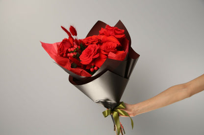 Bouquets of flowers called "Anti-Crisis Trio"