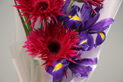 Bouquets of flowers called "Anti-Crisis Trio"