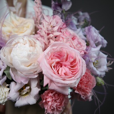 "Gentle Overflows" Hat Box of Flowers: