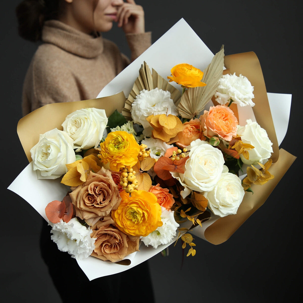 Spreading bouquet "Warm autumn"